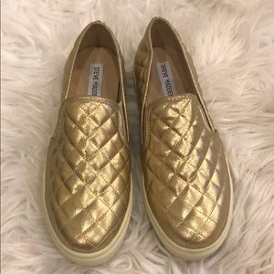 BN Steve Madden Slip-on shoes